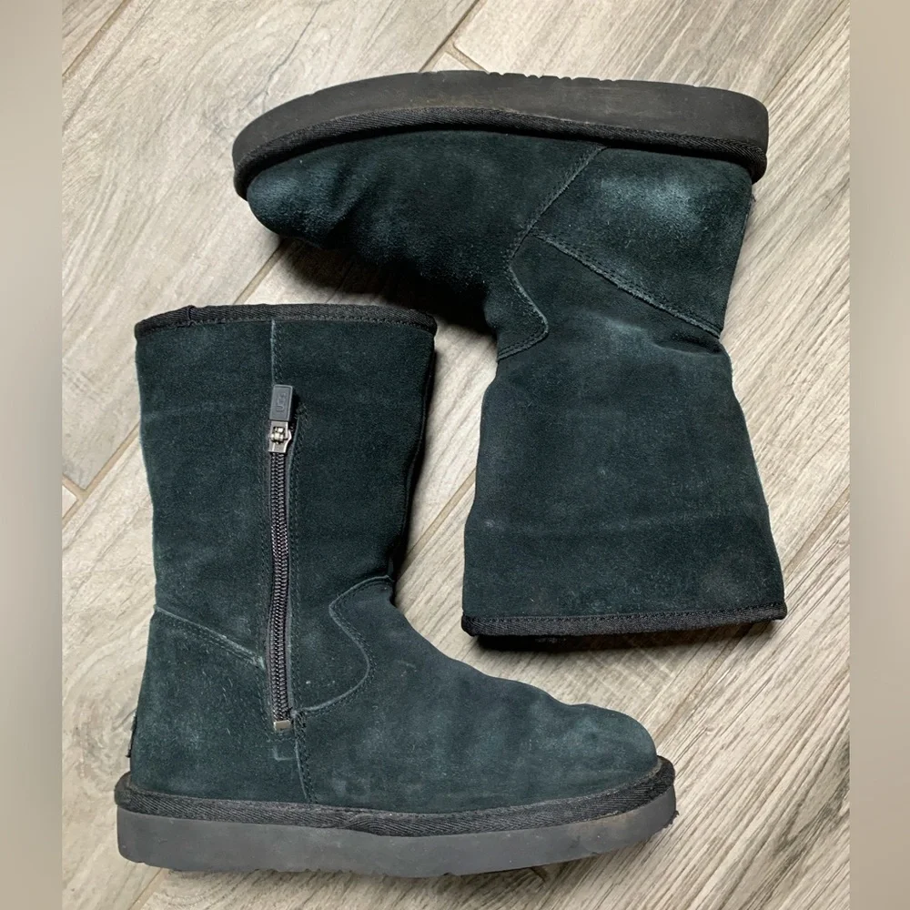 UGG Classic Short‎ Black Suede Side Zipper Winter Boots 1118957 Womens 5